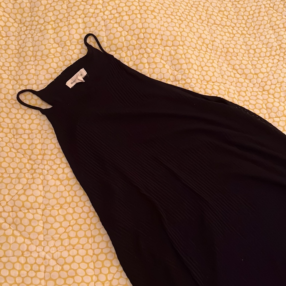 Sexy black dress (Silence + Noise)